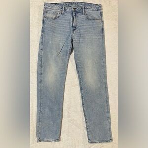 American Eagle Outfitters Men's Straight Light Wash Blue Jeans